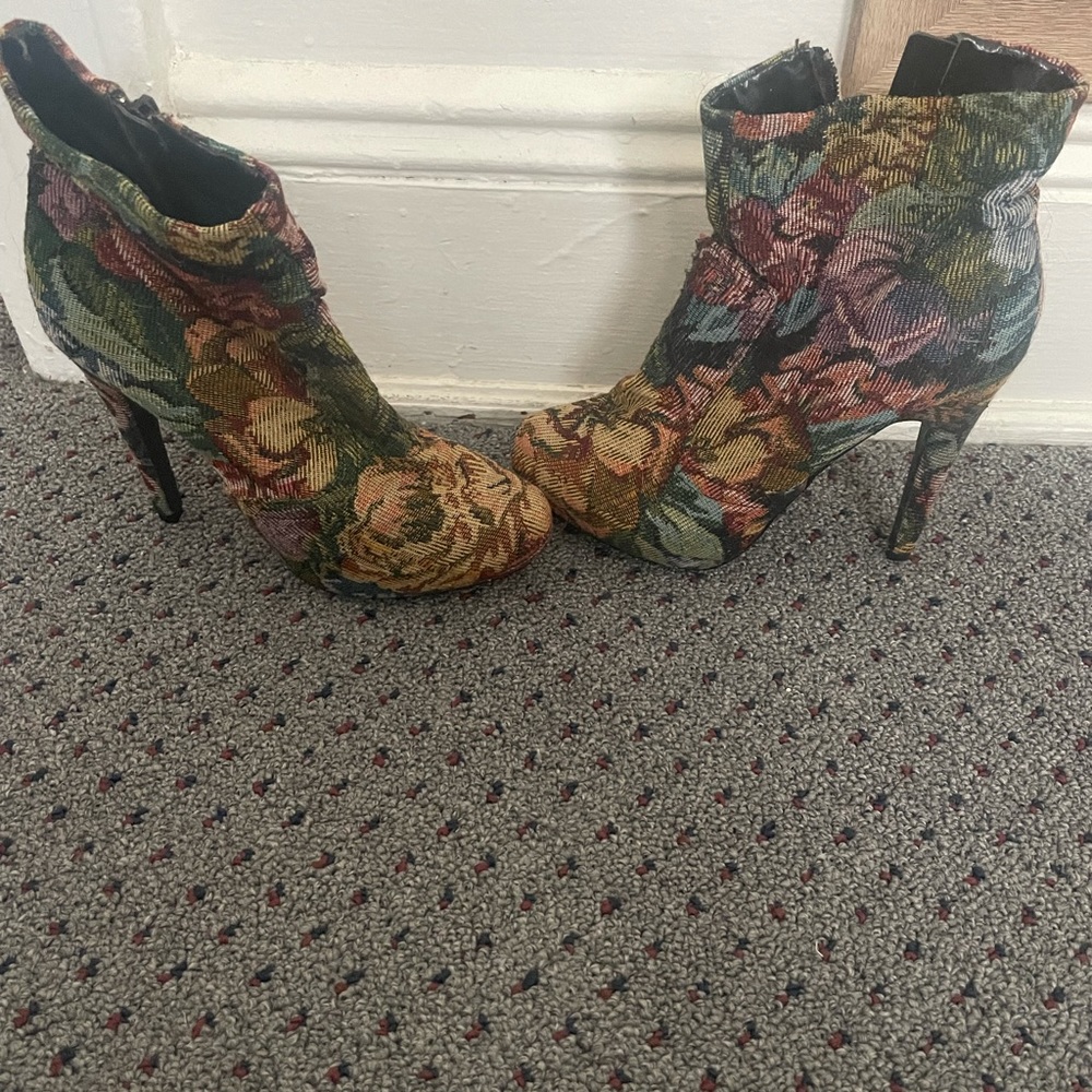 Vintage heel boots